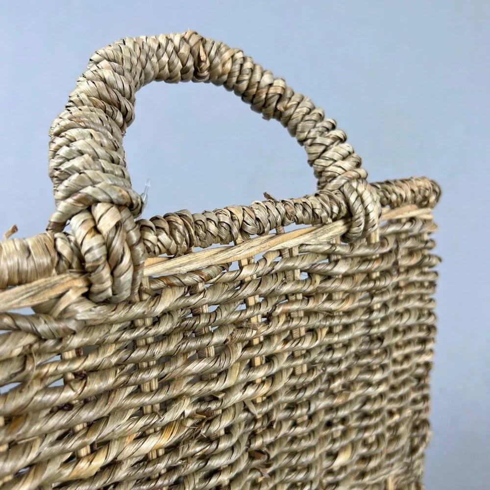Threshold woven hanging